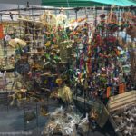 Papageienspielzeug für große Papageien auf der Animal 2017 in Stuttgart